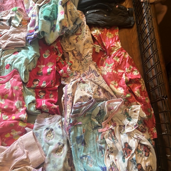 Lot of over 100 items size 4t girls - Picture 2 of 7